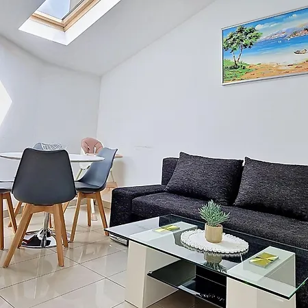 Apartmán Mary & Klara-2 By Interhome Trogir